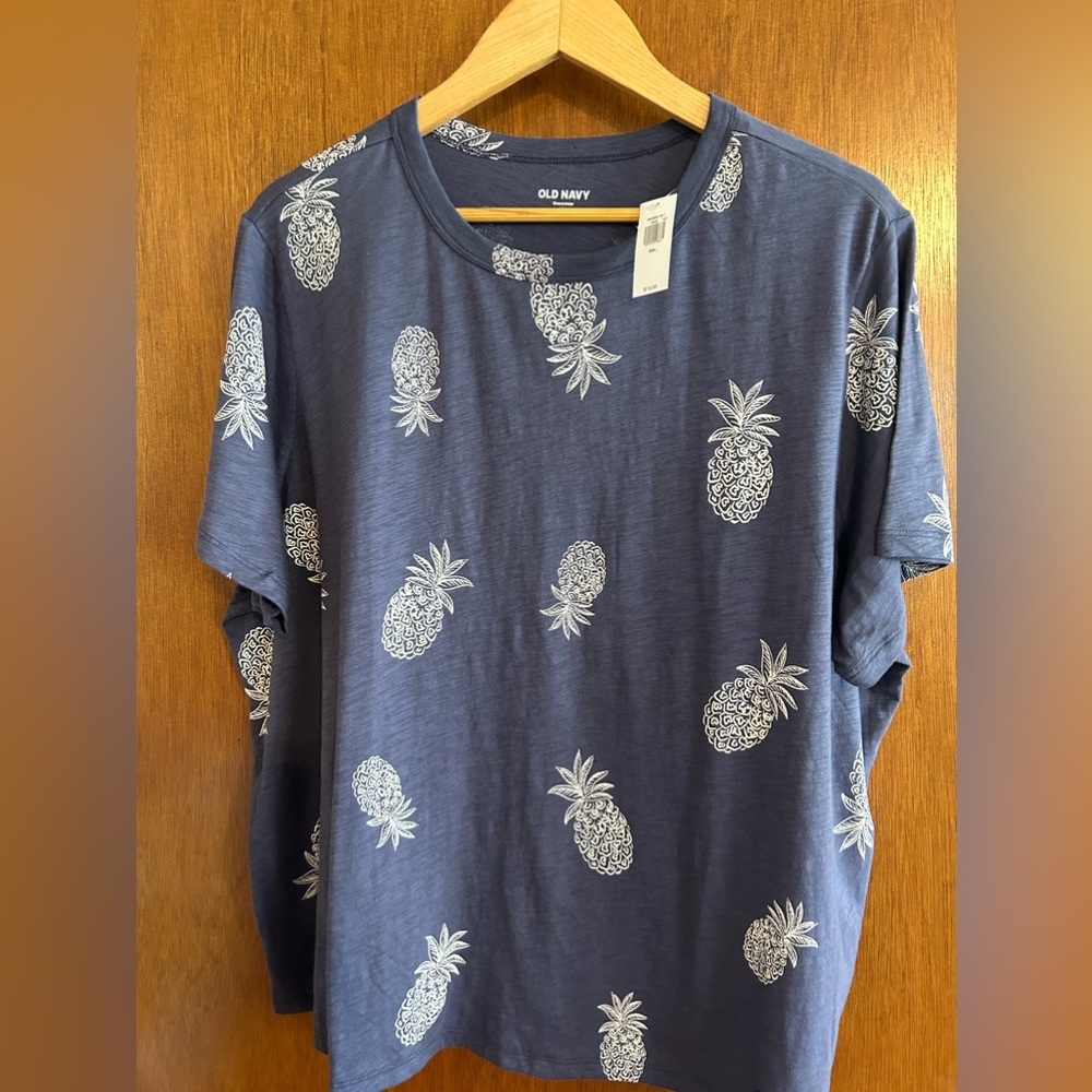 NWT navy top with pineapples! xxl
